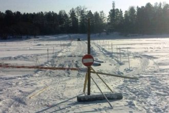 Ледовую переправу в селе Шаманка Шелеховского района закрыли