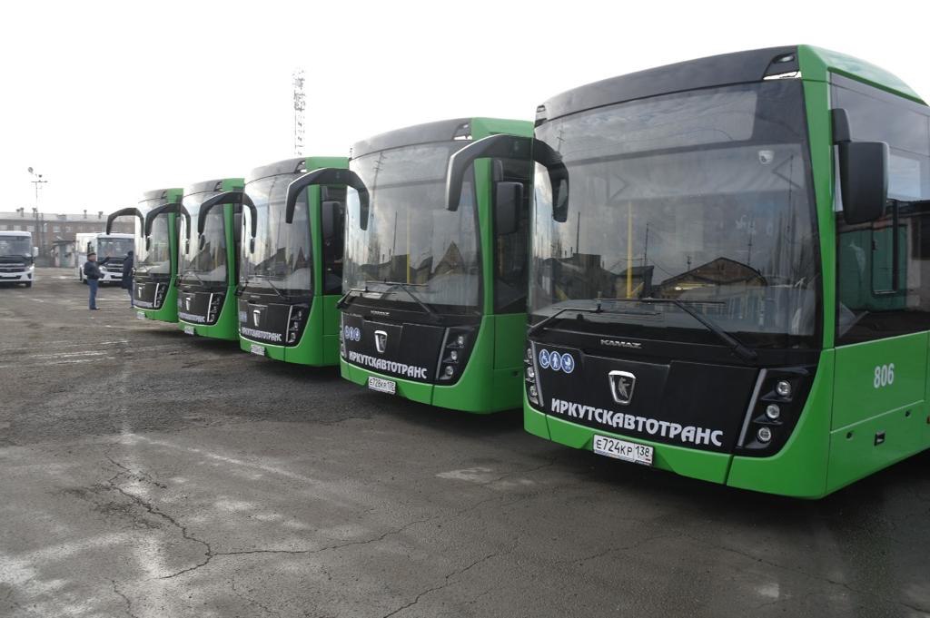 Лучшим водителям "Иркутскавтотранса" вручили ключи от новых автобусов