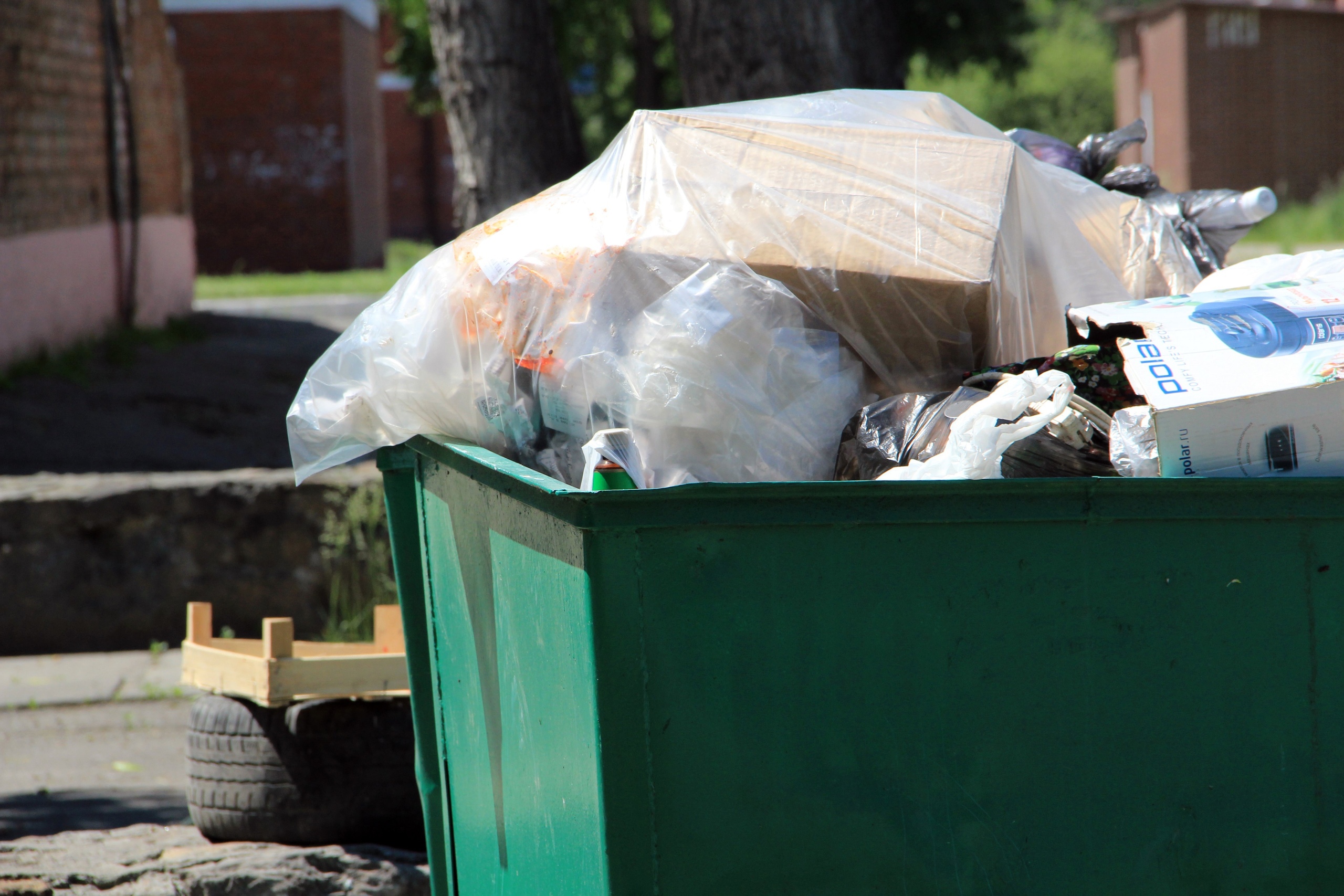 Марковское МО получит субсидию областного бюджета на покупку контейнеров и обустройство мусорных площадок