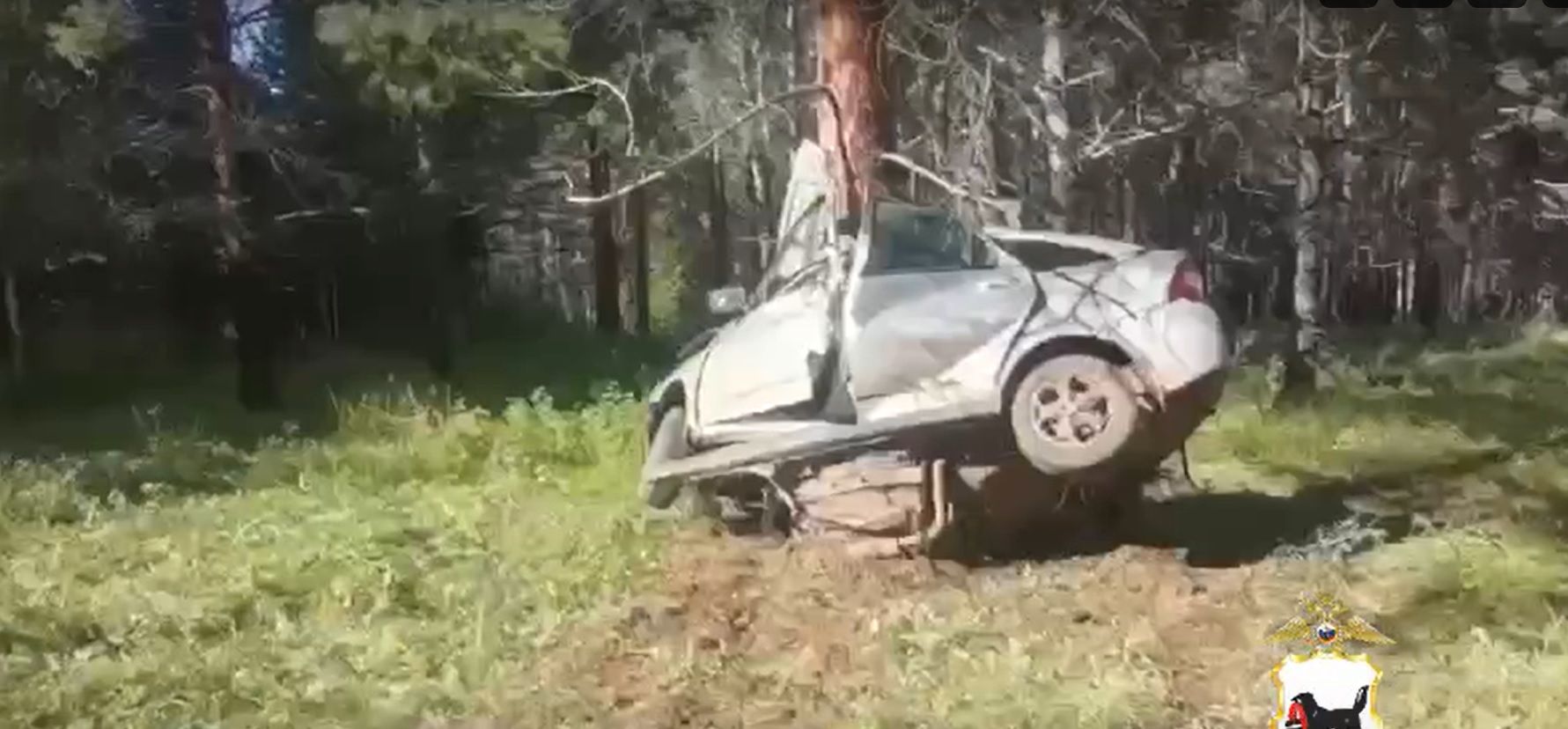 Машина въехала в дерево вблизи Балаганска. Трое погибших