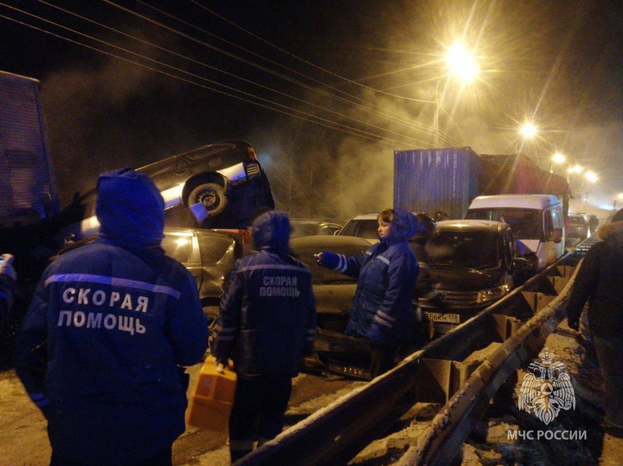 Массовое ДТП произошло из-за коммунальной аварии на Синюшиной горе в Иркутске