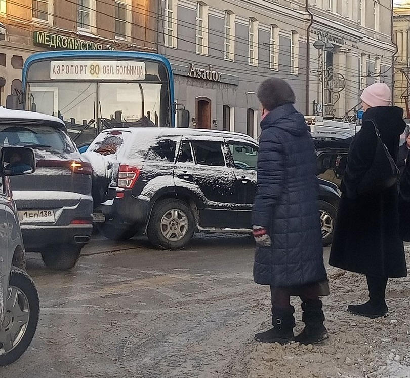 Массовое ДТП с участием автобуса и пяти автомобилей произошло в Иркутске утром 27 февраля