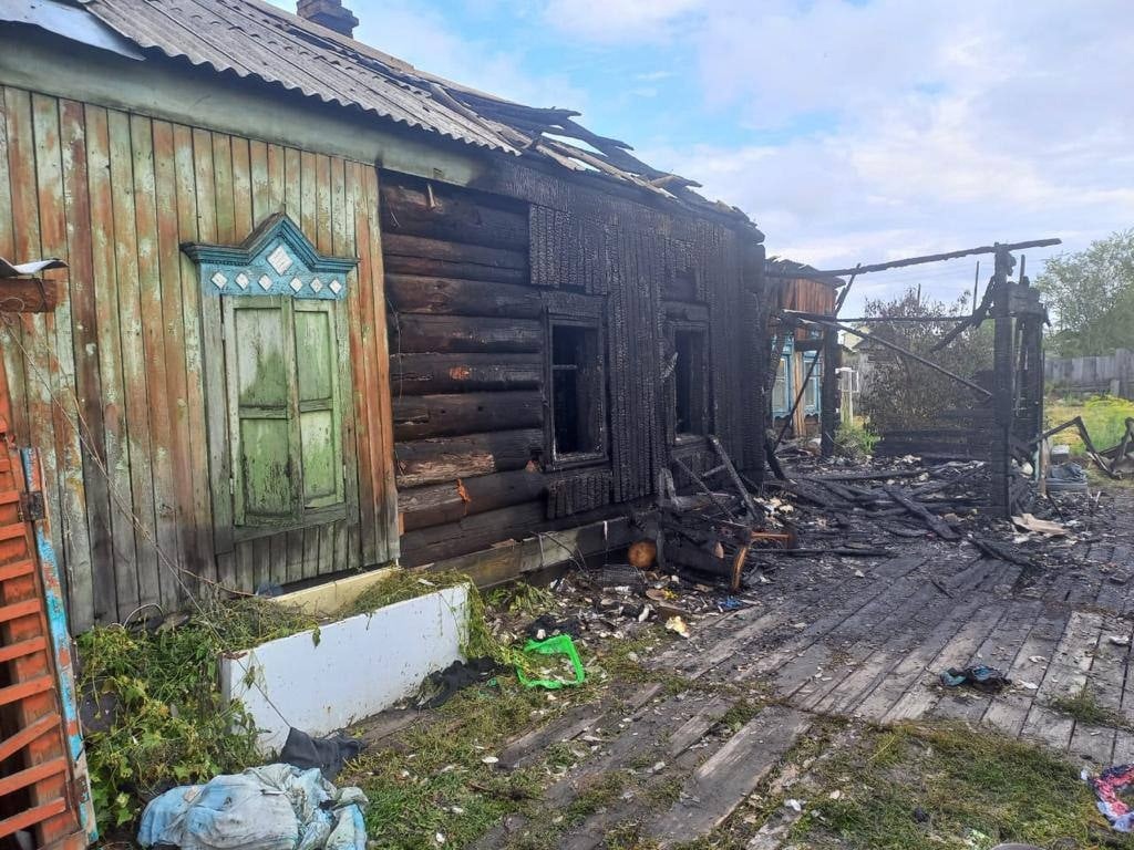 Мать и 5-летняя дочь погибли на пожаре в жилом доме в Зиме