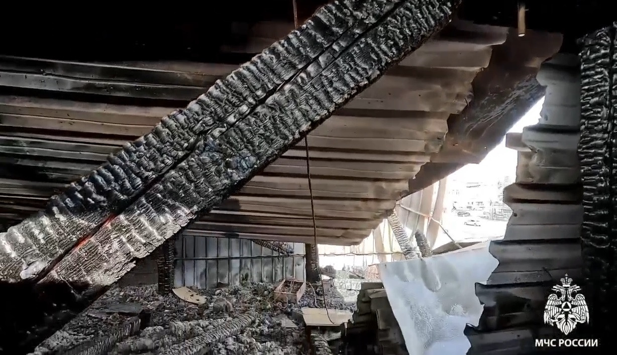 МЧС обнаружило признаки аварийного режима работы электросети в горевшем ТЦ в Ангарске