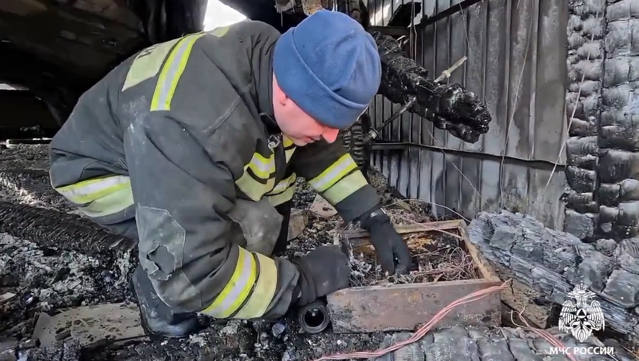 МЧС обнаружило признаки аварийного режима работы электросети в горевшем ТЦ в Ангарске