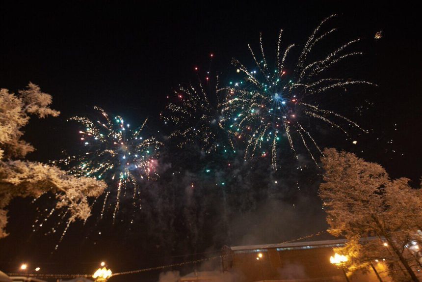 МЧС представило список мест, где в Приангарье можно запускать новогодние фейерверки