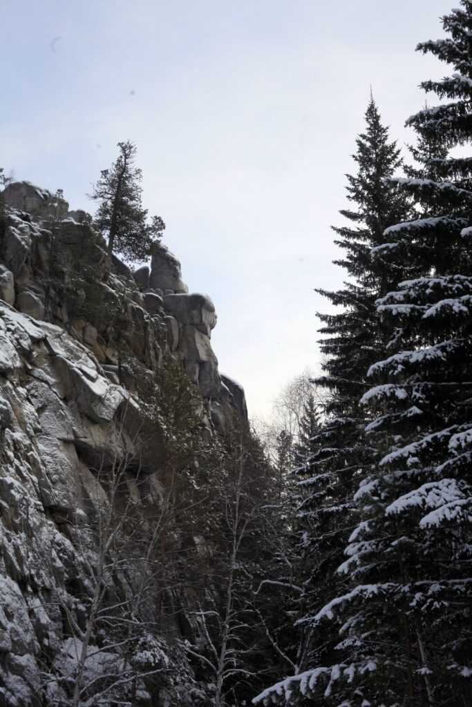 Скальник "Витязь": маленькое путешествие в снежное царство