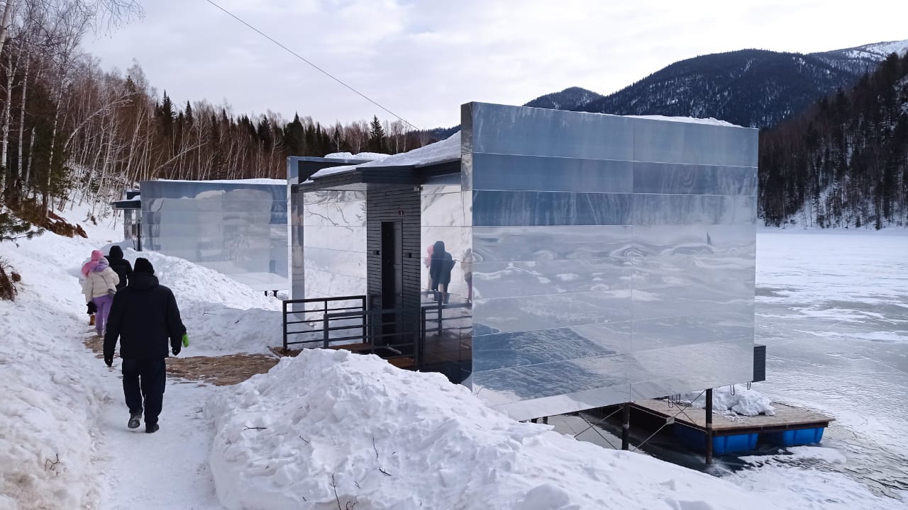 Модульные отели строят в эко-парке «Озера на Снежной» по программе с федеральной субсидией