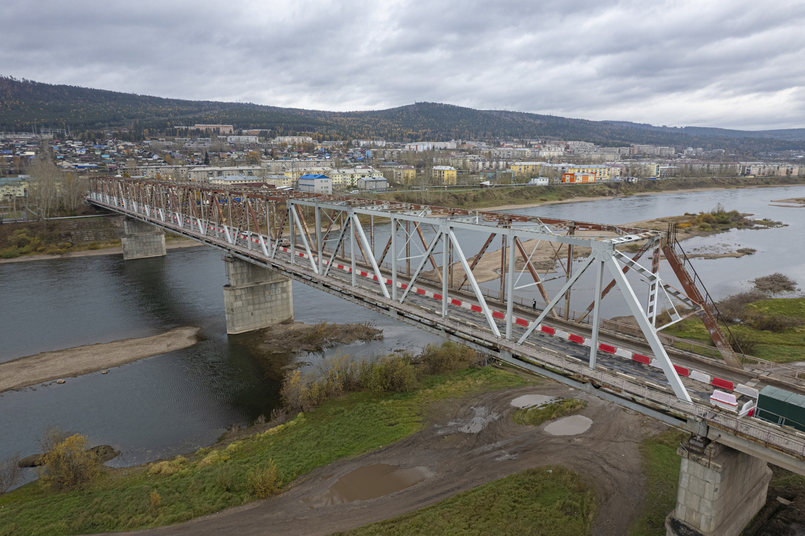 Мост через реку Лену капитально ремонтируют в Усть-Куте