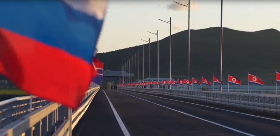 Россия и КНДР открыли новый автомобильный мост между странами