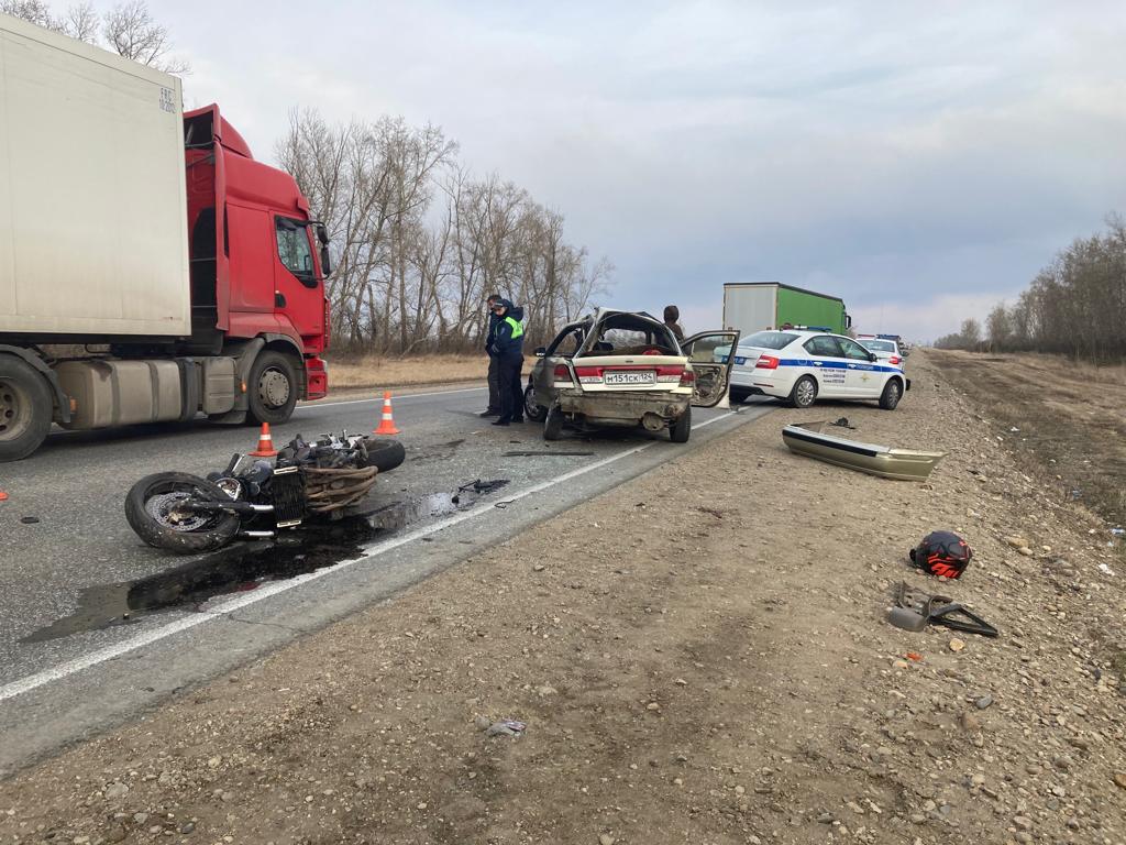 Мотоциклист пострадал в столкновении с ниссаном на трассе "Сибирь" в Усольском районе