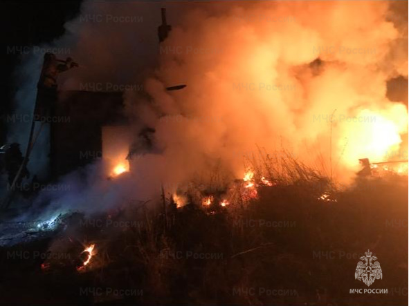 Мужчина и женщина сгорели на пожаре в частном доме в Зиминском районе