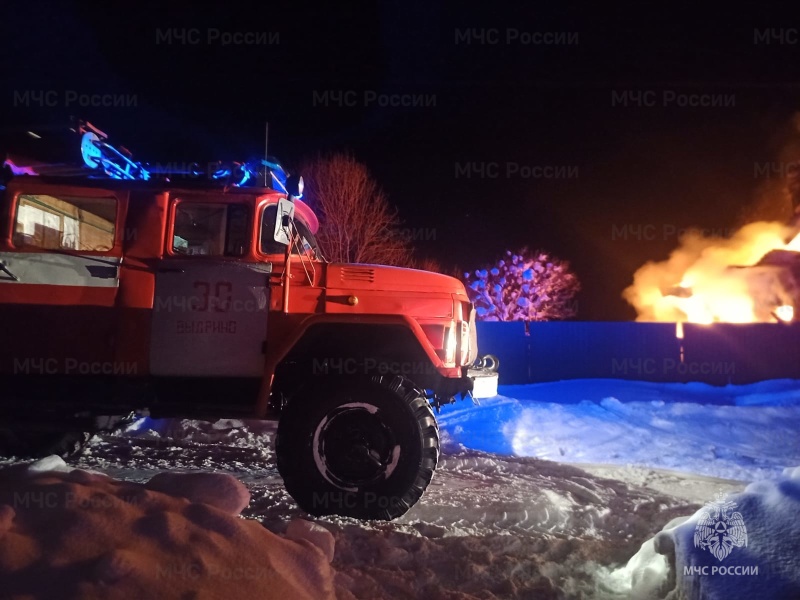 Мужчина погиб на пожаре в доме в поселке Новоснежная