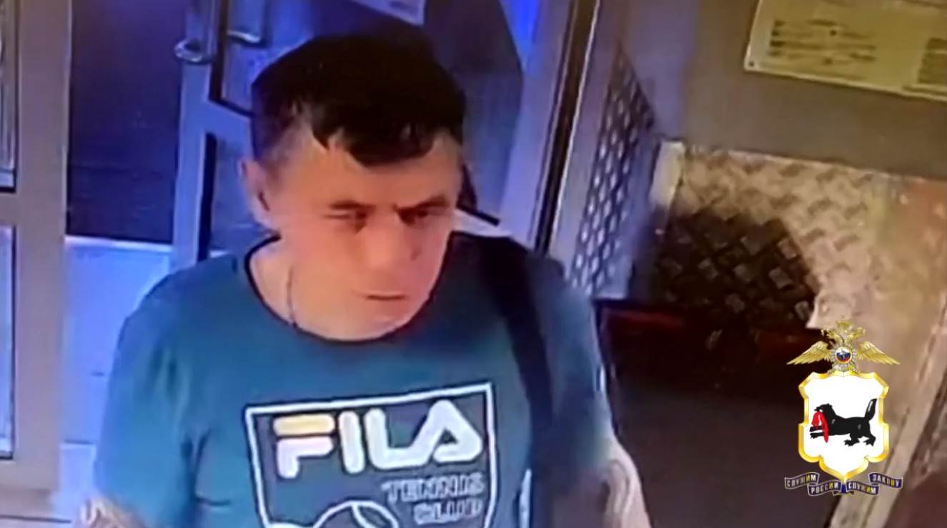 Мужчина в татуировках украл из магазина в Иркутске 26 пачек сливочного масла