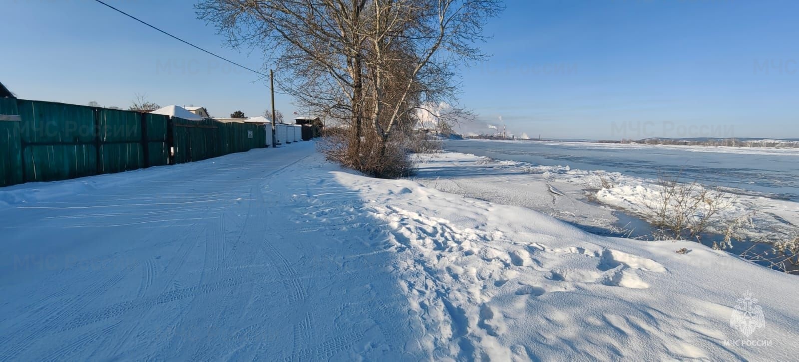 Na Ges Snizili Sbrosy Vody Iz Za Podtopleniya Dachnyh Uchastkov Pod Angarskom