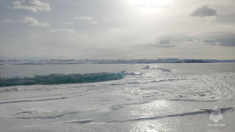 На льду Малого Моря на Байкале из-за резкого потепления разрушается лед