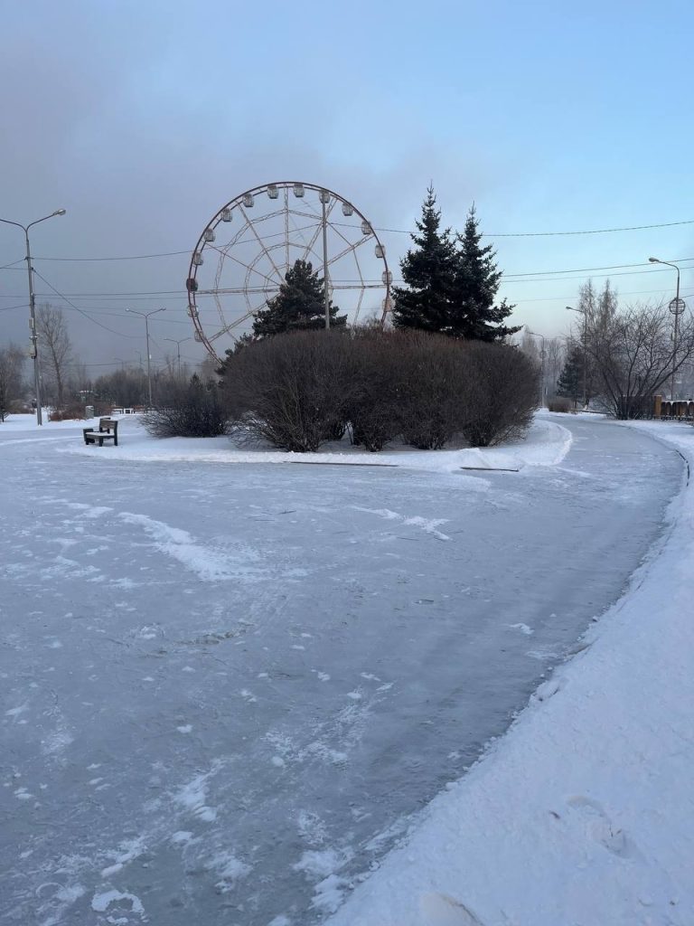 На острове Юность и в сквере Кирова в Иркутске заливают катки