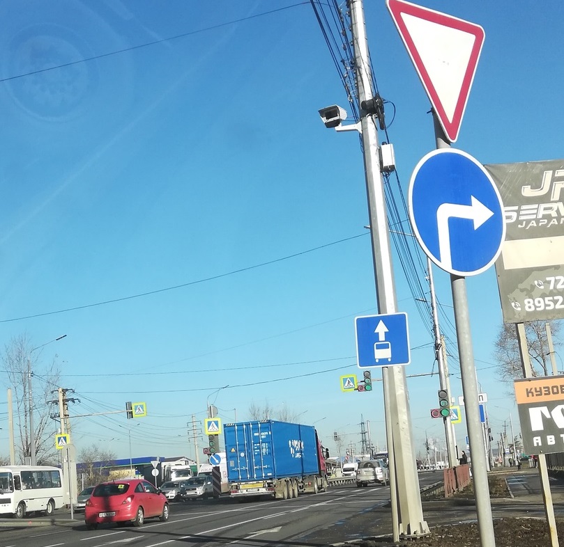 На выделенной полосе на Трактовой в Иркутске установили камеры фиксации нарушений