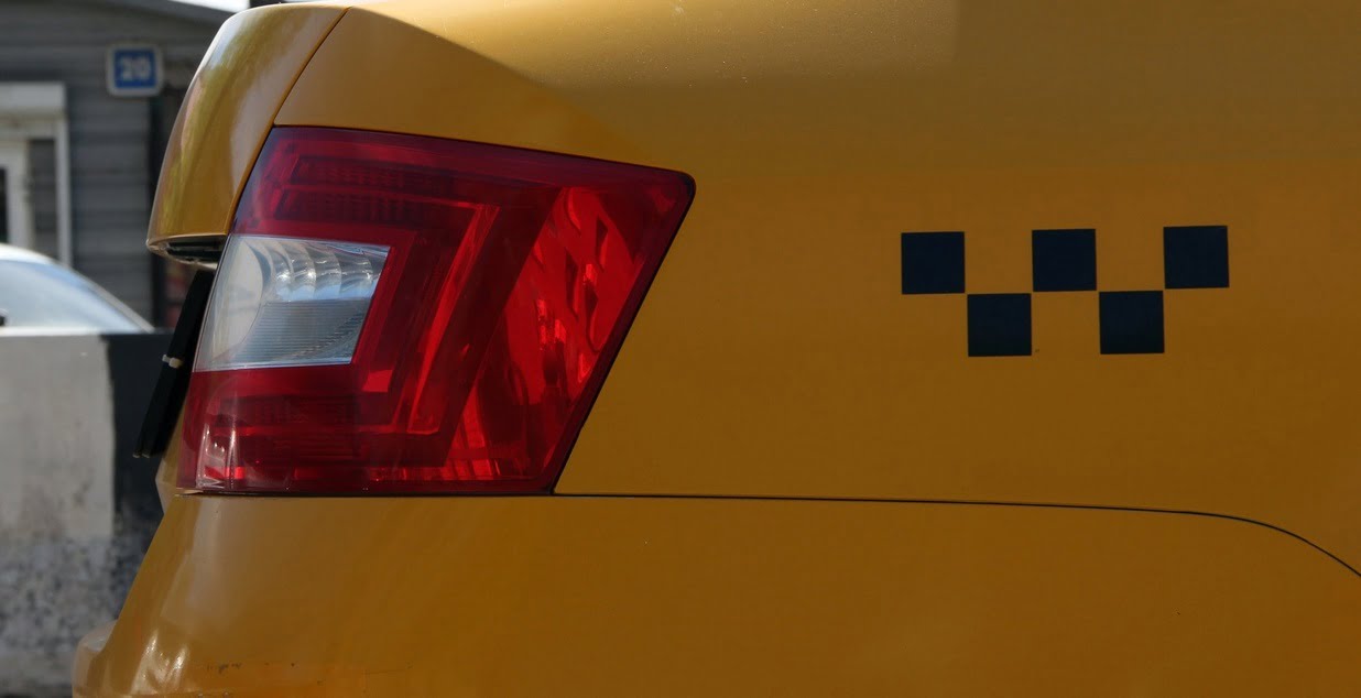 Нетрезвый пассажир напал с ножом на таксиста в Иркутске