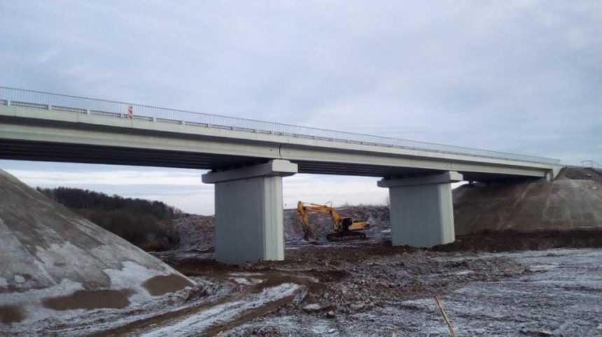 Новый мост через реку Макаровка открыли в Киренском районе