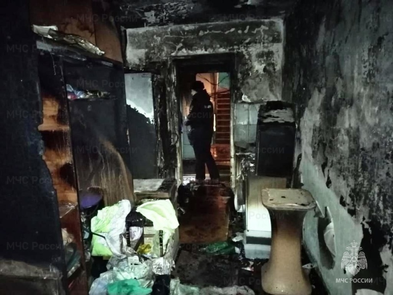 Около 200 жильцов горящего дома в Иркутске самостоятельно покинули квартиры