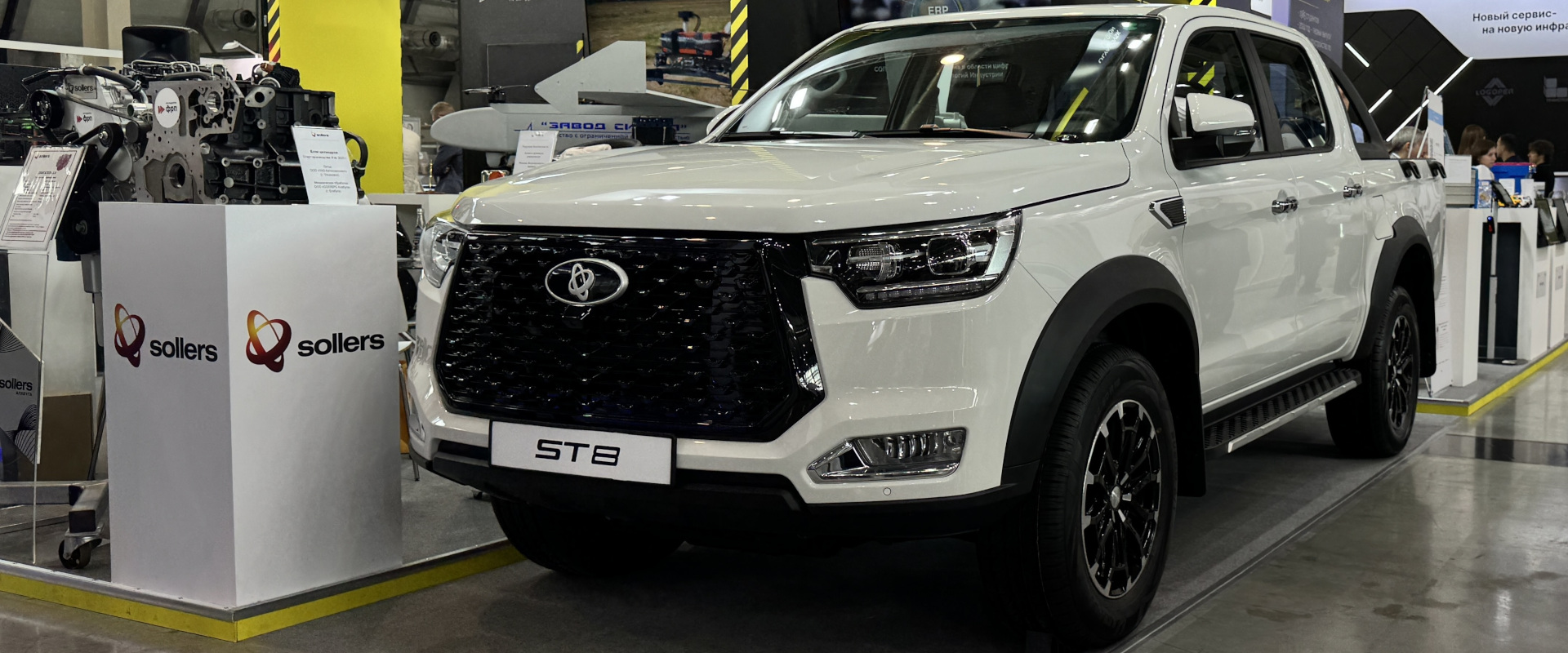 Автомобиль Sollers ST8 на выставке