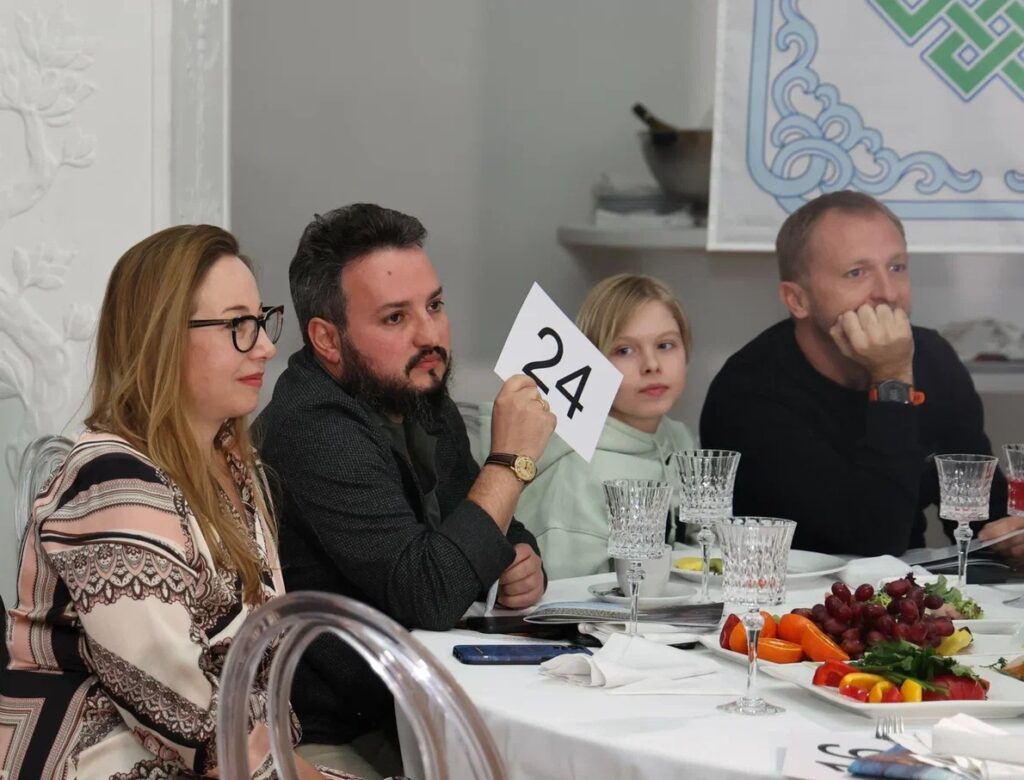 Благотворительный фонд Юрия Тена собрал 9,5 млн рублей на аукционе «Дыхание жизни» в Москве