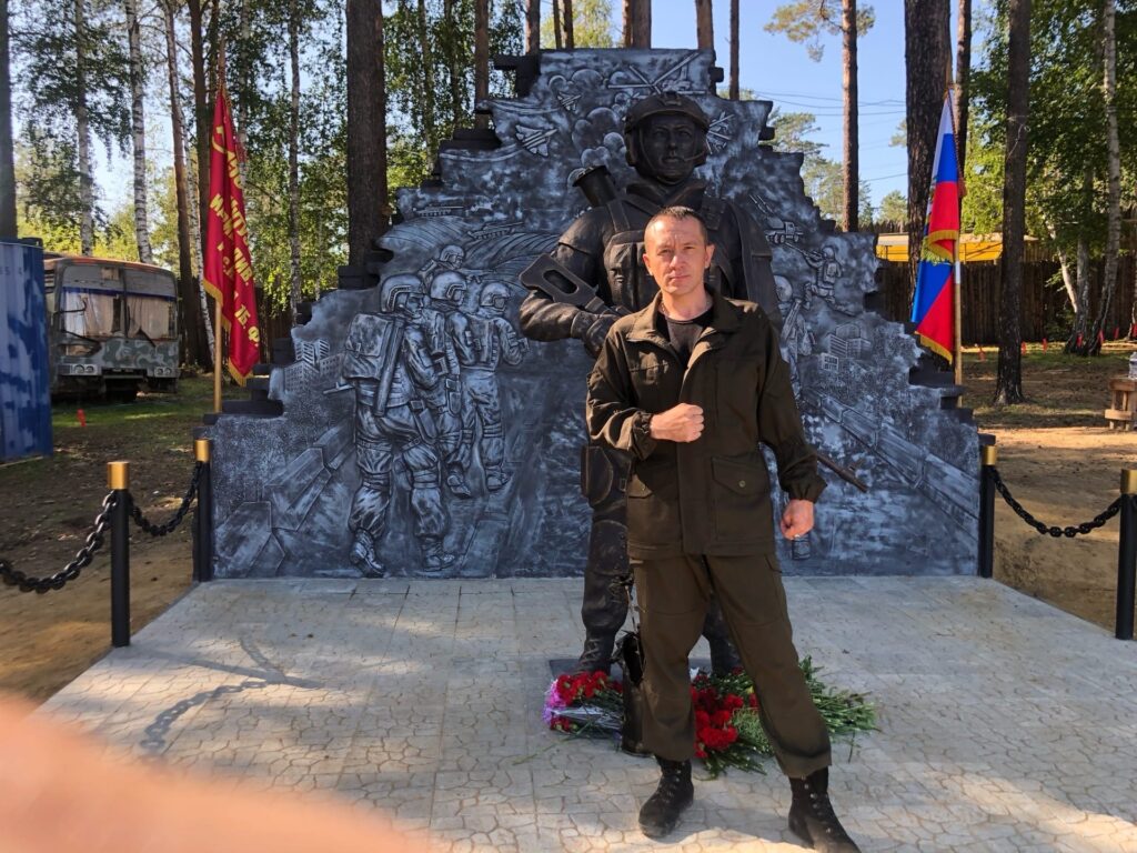Памятник героям СВО открыли в " Музее на свалке" под Иркутском
