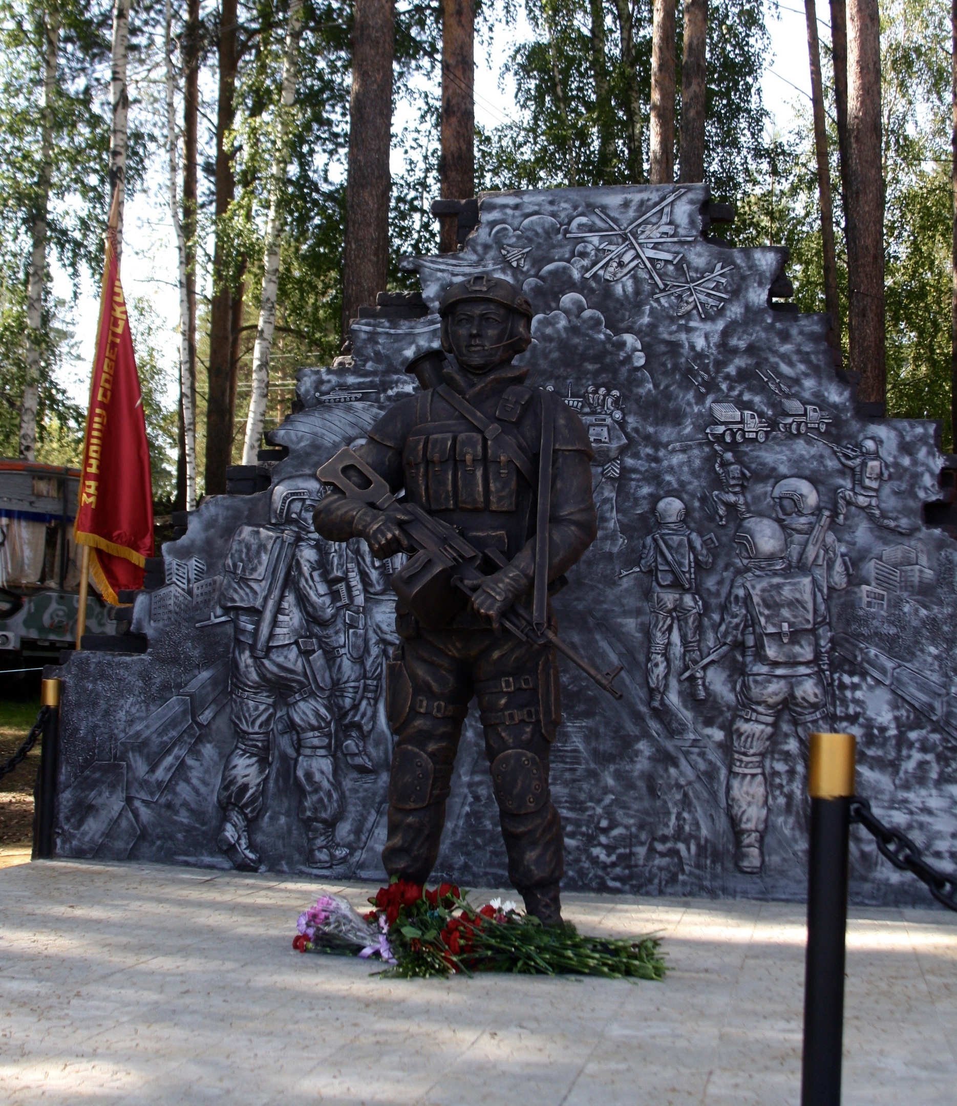 Памятник героям СВО открыли в " Музее на свалке" под Иркутском