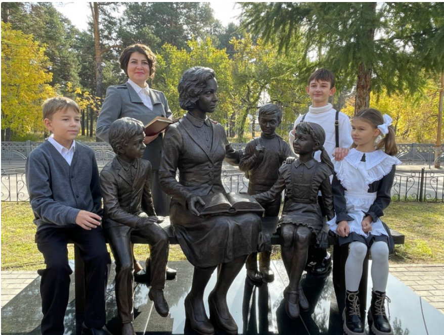 Памятник учителям открыли в Ангарске