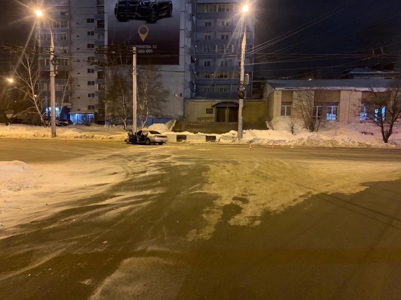 Пассажир иномарки погиб после столкновения с дорожным ограждением в Иркутске