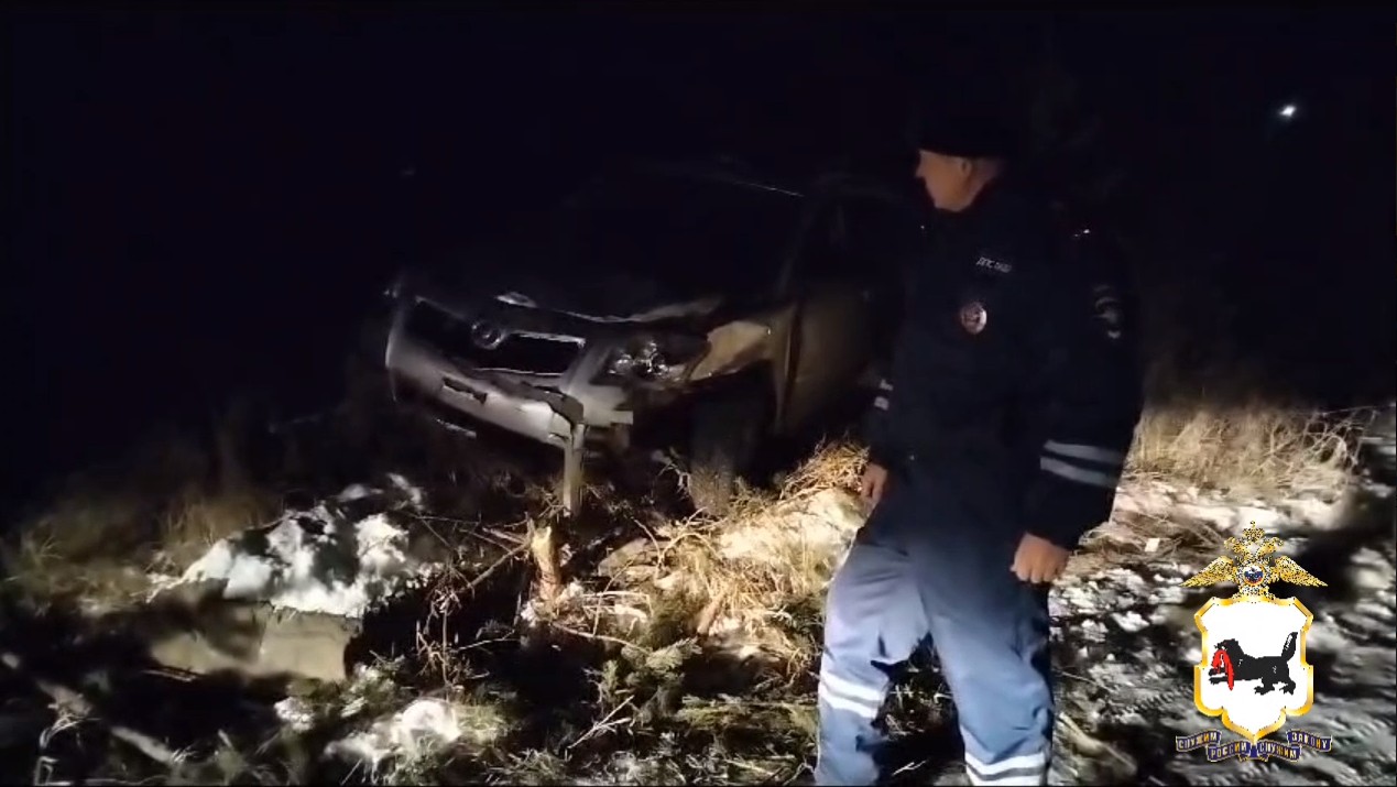 Пассажир иномарки погиб в результате столкновения с камнем в Усть-Илимском районе