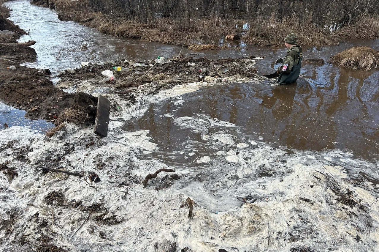 Молодежка Народного фронта помогает Хомутово бороться с паводками