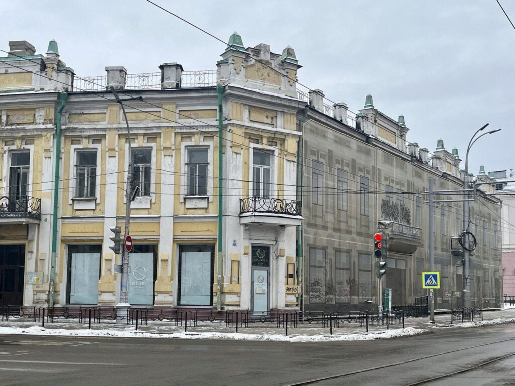 Первоочередные противоаварийные мероприятия начались в здании ТЮЗа в Иркутске