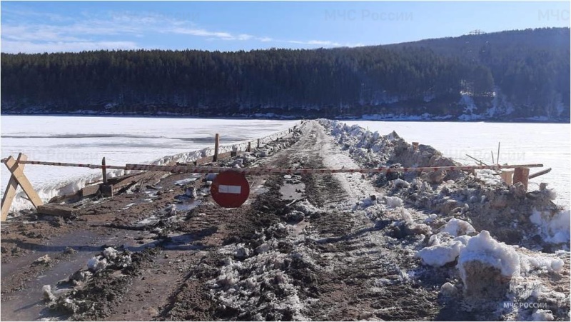 Первую в этом марте ледовую переправу закрыли в Иркутской области