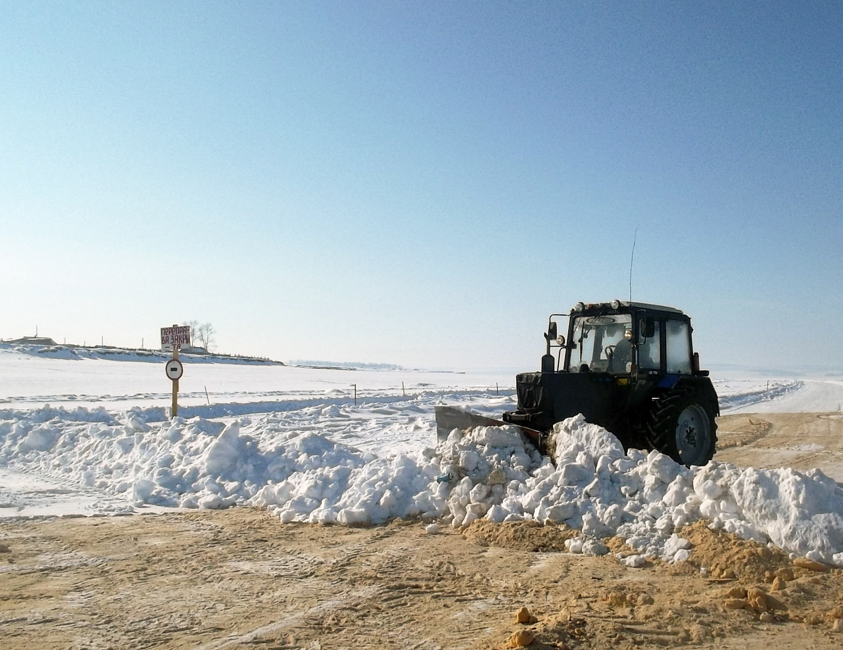 Первую ледовую переправу закрыли в Иркутской области