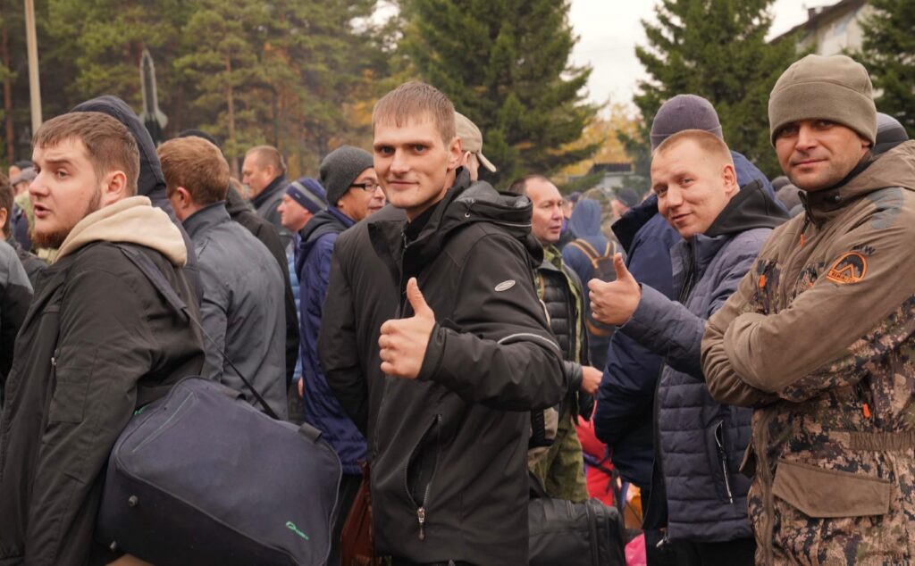 Первые мобилизованные из Иркутской области отправились на поезде в Новосибирск 27 сентября