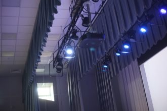Pevets Shaman Podaril Novogodniy Podarok Malchiku Tantsevavshemu Na Ego Kontserte V Irkutske