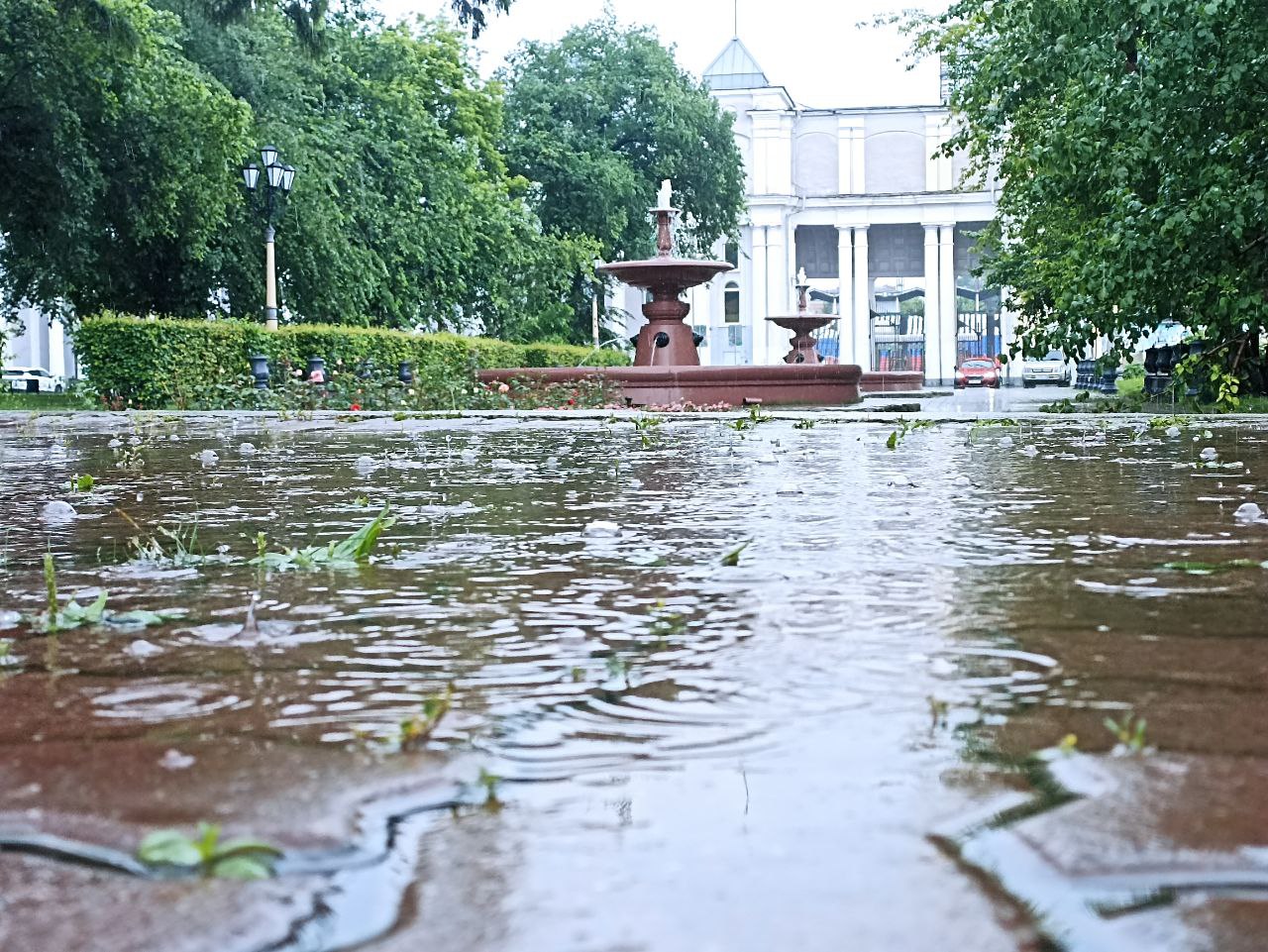 Три дождя иркутск. Дождь в городе фото. Иркутск дождь. Rainy 75.