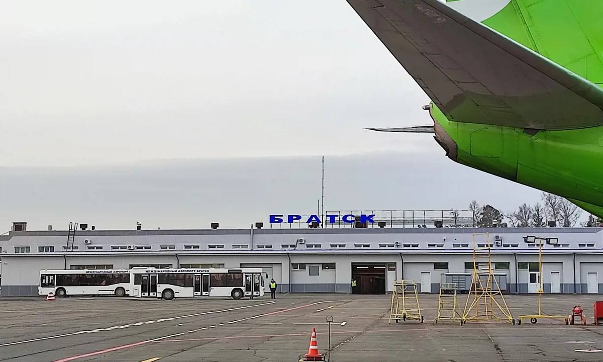 Самолет вынужденно сел в аэропорту Братска
