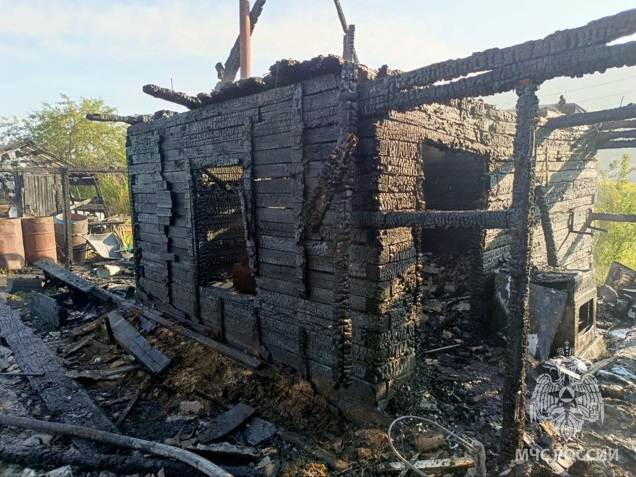 Сгоревший дом после пожара