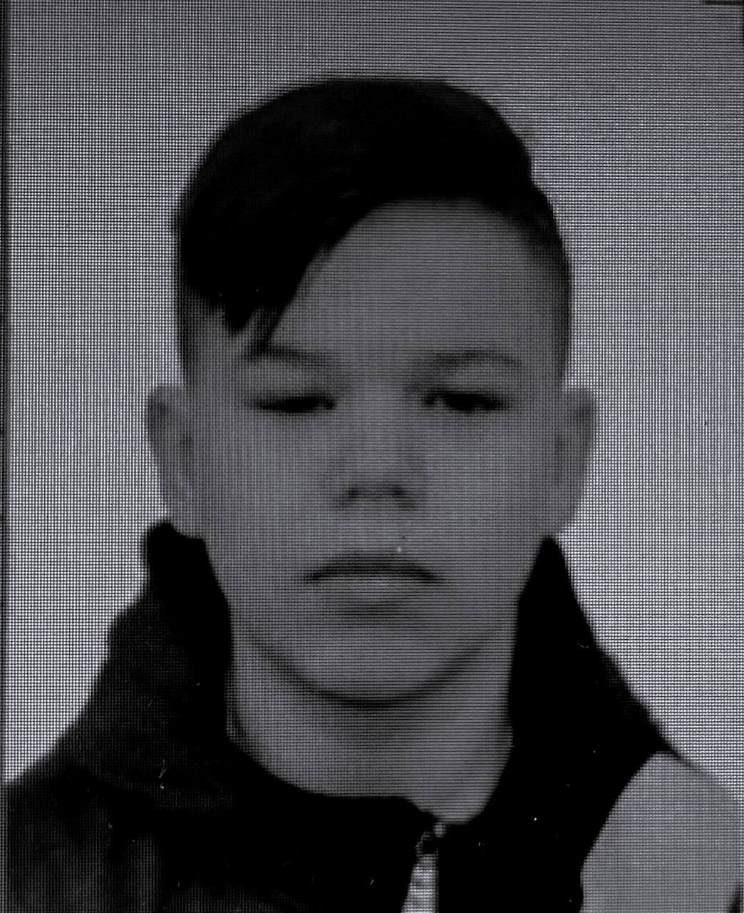 Паспортное фото молодого мужчины