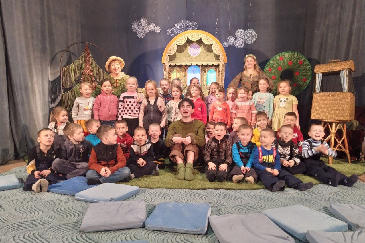 В Усть-Удинском районе прошли гастроли кукольного театра «Аистёнок»