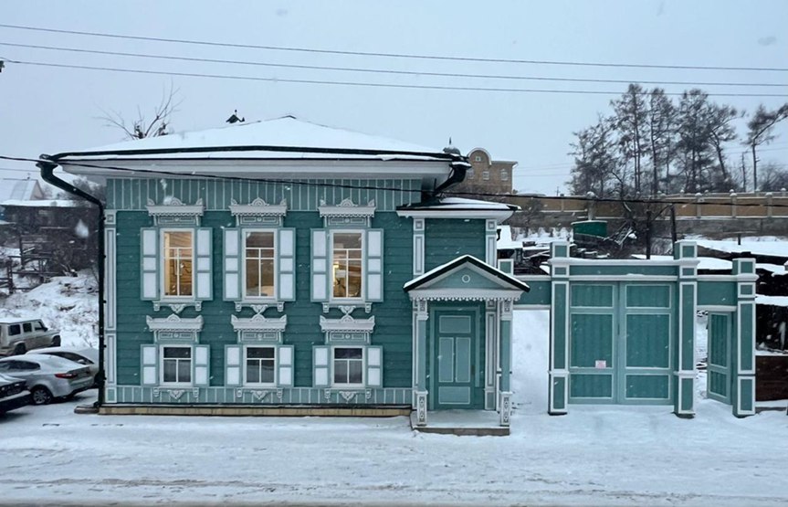 Два старинных особняка на улицах Подгорная и Сурикова отреставрировали в Иркутске