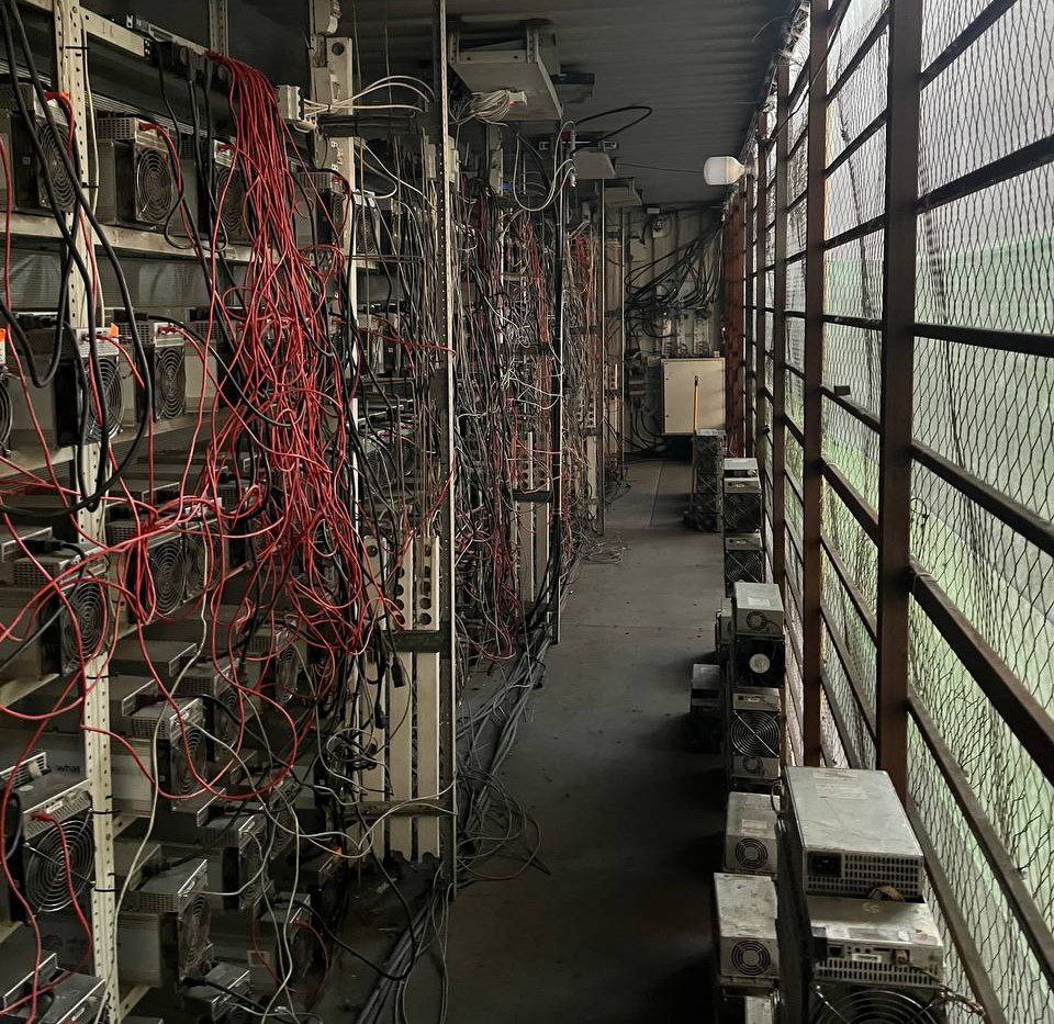 Майнинговую ферму из 250-ти машинок прикрыли в Шелехове