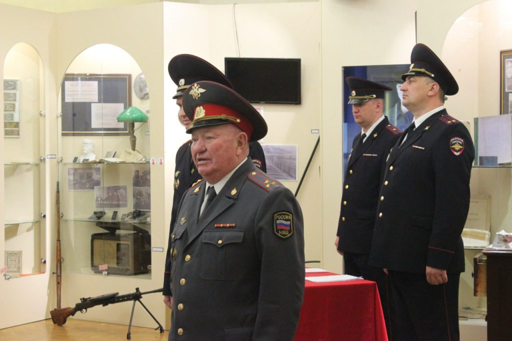 Молодые сотрудники принесли присягу в Иркутске в день празднования 307-летия полиции