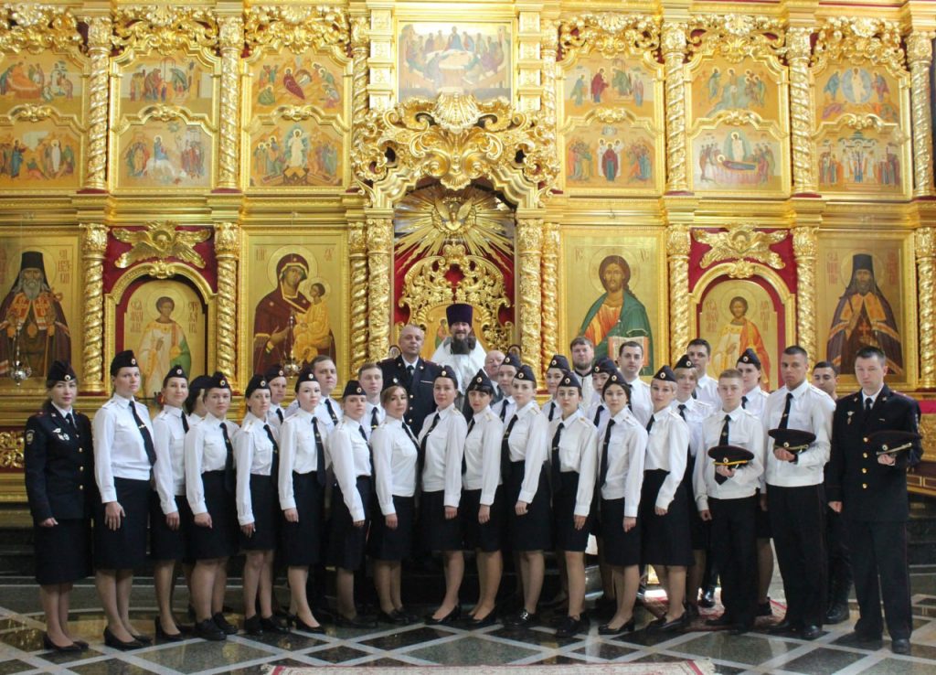 Молодые сотрудники принесли присягу в Иркутске в день празднования 307-летия полиции