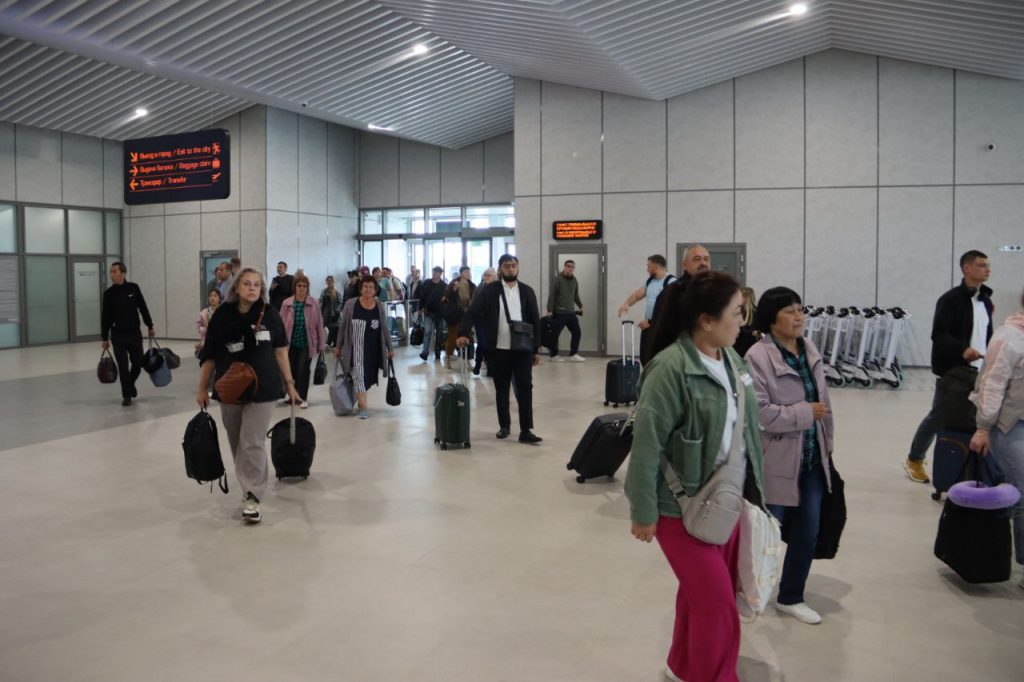 В Иркутске открыли новый терминал аэропорта. Фото с места