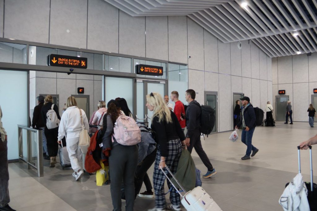 В Иркутске открыли новый терминал аэропорта. Фото с места