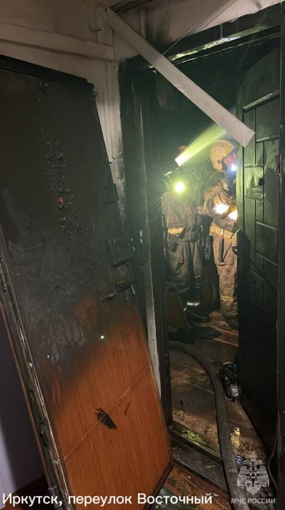 Пожарные спасли 32 человека на пожарах в Усолье и Иркутске